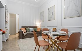 Central Luxury Apartment Private Parking & Garden